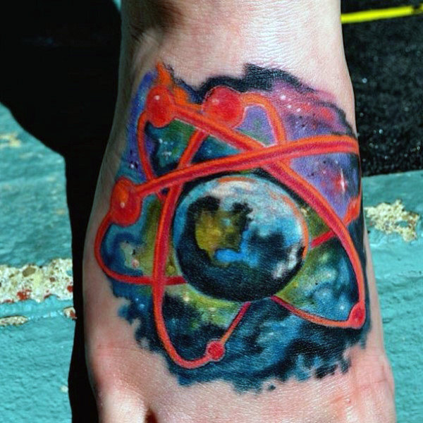 tatouage atome 61