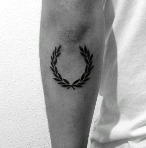 50 Tatouages de couronnes de laurier (Et leur signification)