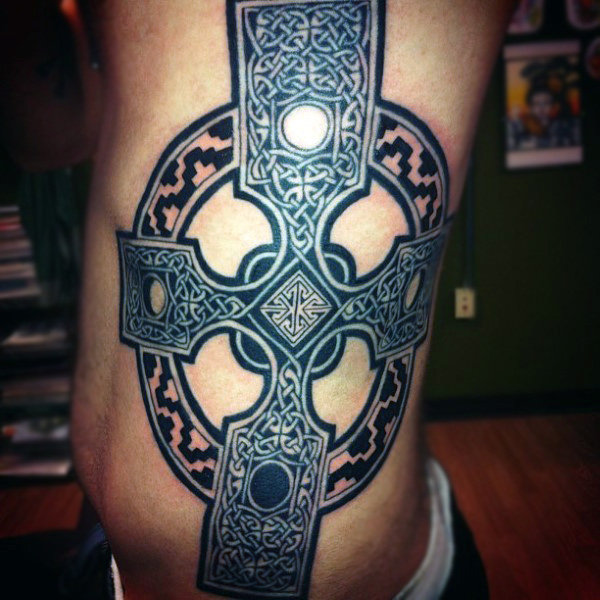 tatouage croix celtique 129