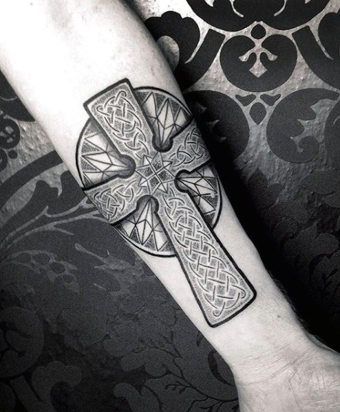 tatouage croix celtique 13