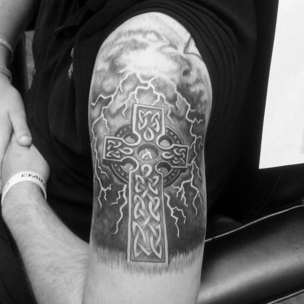 tatouage croix celtique 141