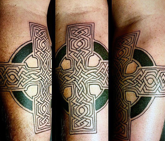tatouage croix celtique 25