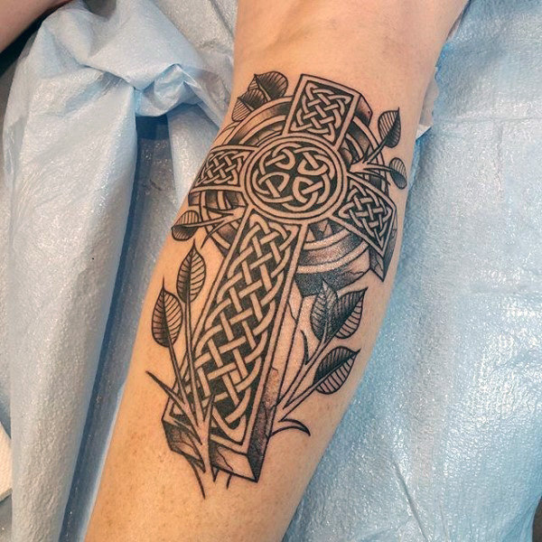 tatouage croix celtique 293