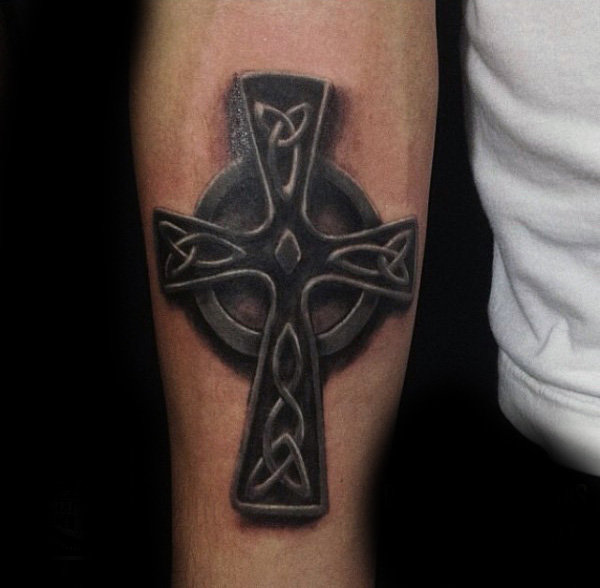 tatouage croix celtique 321