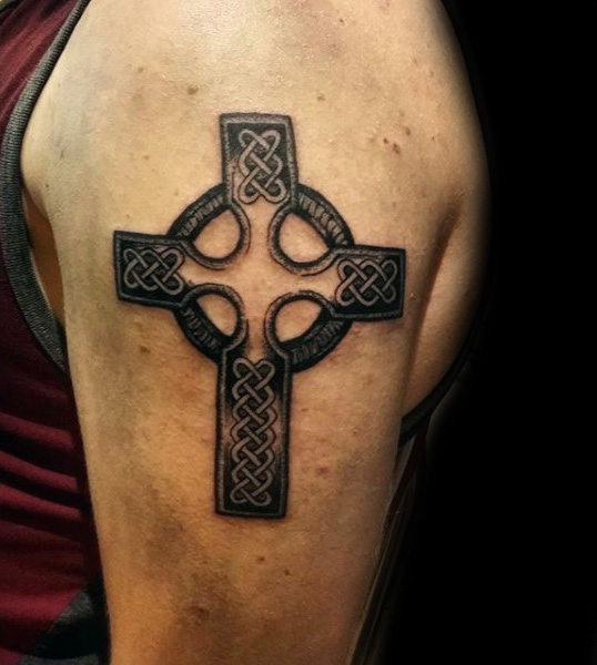 tatouage croix celtique 329
