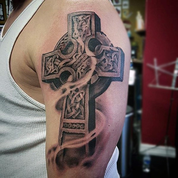 tatouage croix celtique 333
