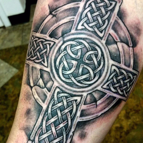 tatouage croix celtique 341