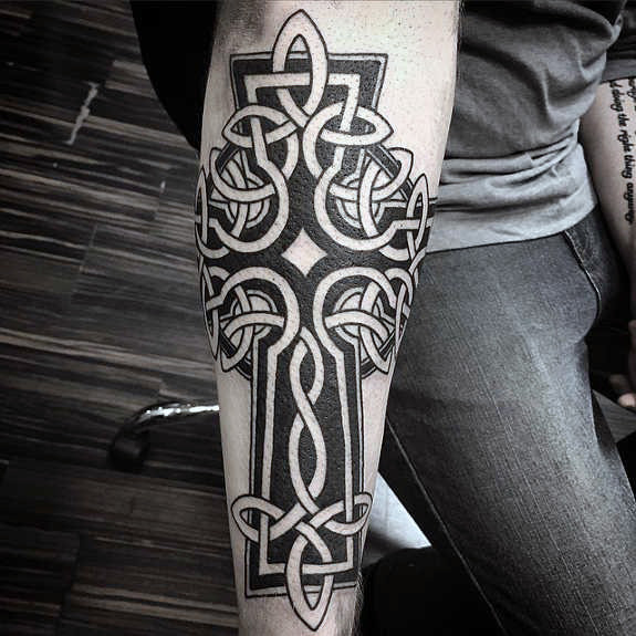 tatouage croix celtique 345