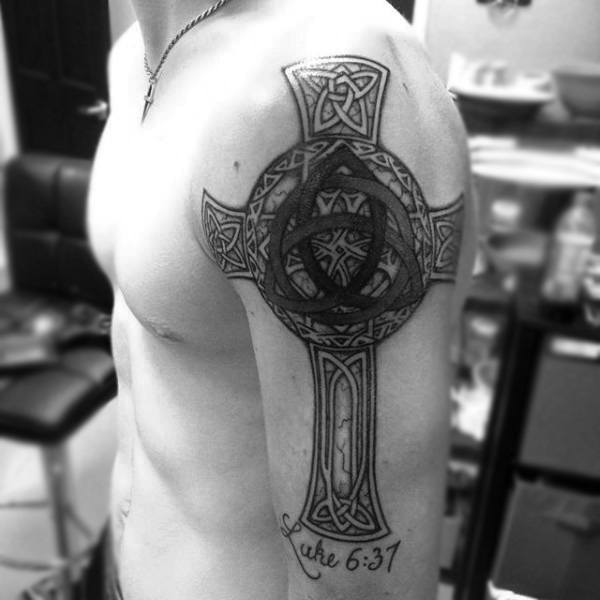 tatouage croix celtique 361