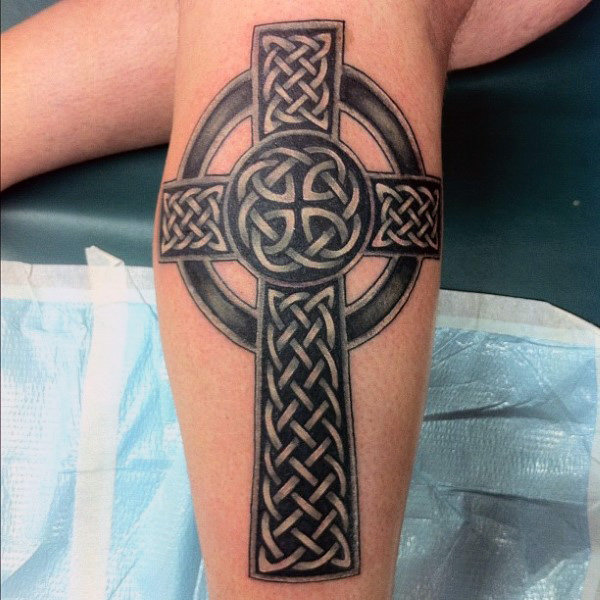 tatouage croix celtique 41