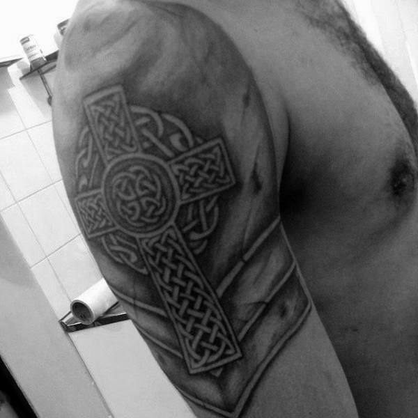 tatouage croix celtique 49