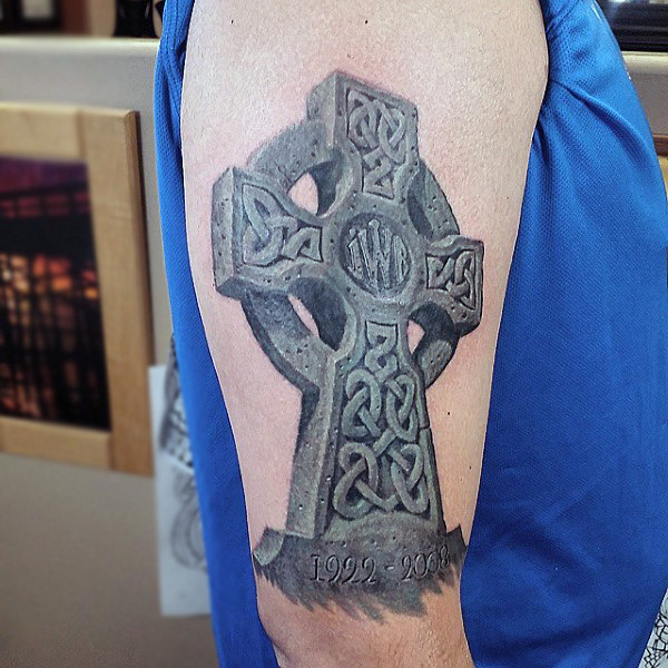 tatouage croix celtique 61