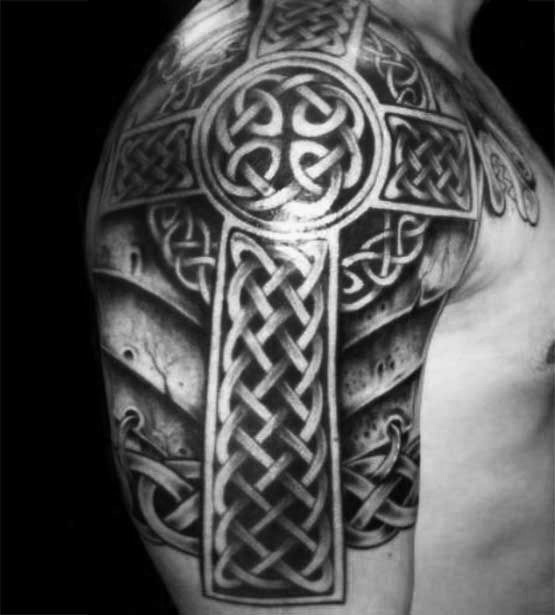 tatouage croix celtique 89