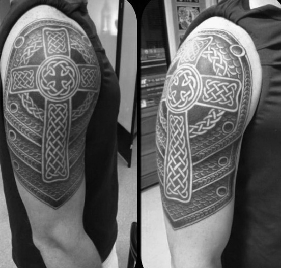 tatouage croix celtique 93