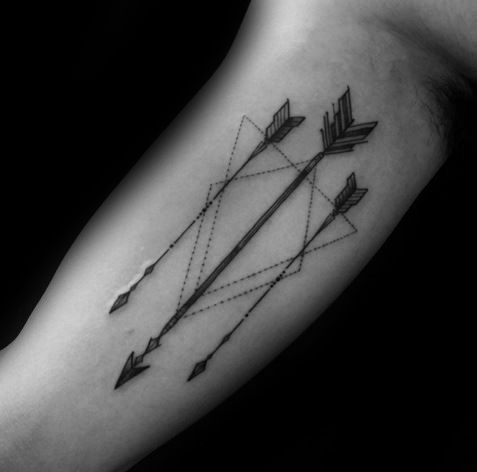 tatouage fleche geometrique 12