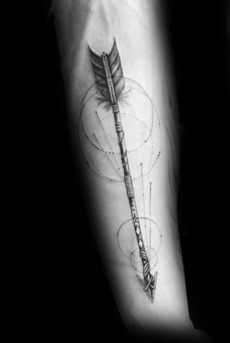 tatouage fleche geometrique 34