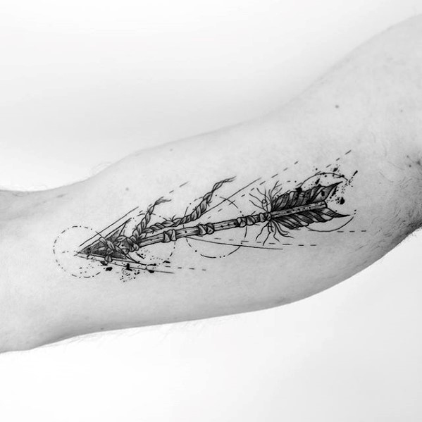 tatouage fleche geometrique 46