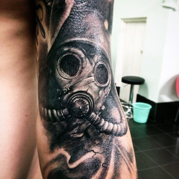 tatouage masque a gaz 193