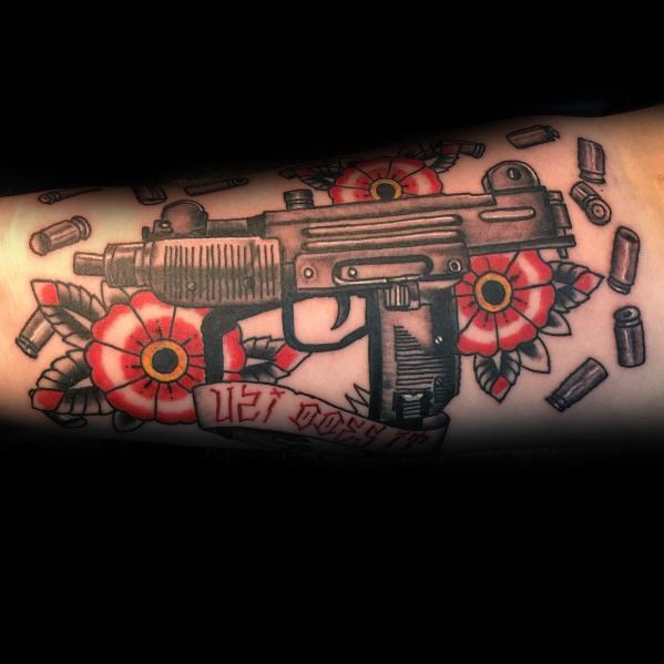 tatouage mitraillette uzi 09