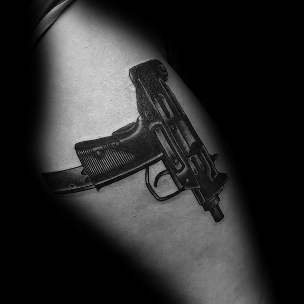 tatouage mitraillette uzi 33