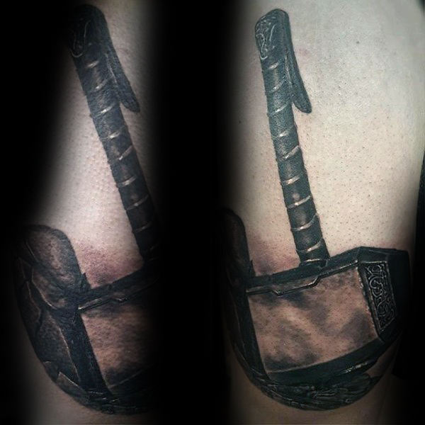 68 Tatouages du Mjolnir, le marteau du dieu Thor (Et leur signification)