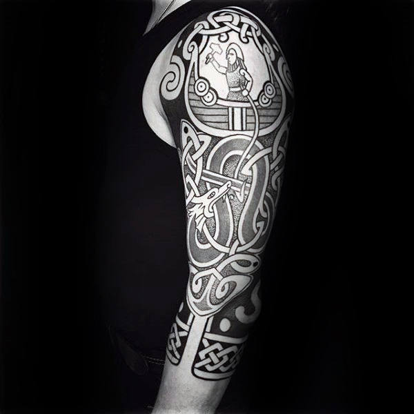 68 Tatouages du Mjolnir, le marteau du dieu Thor (Et leur signification)