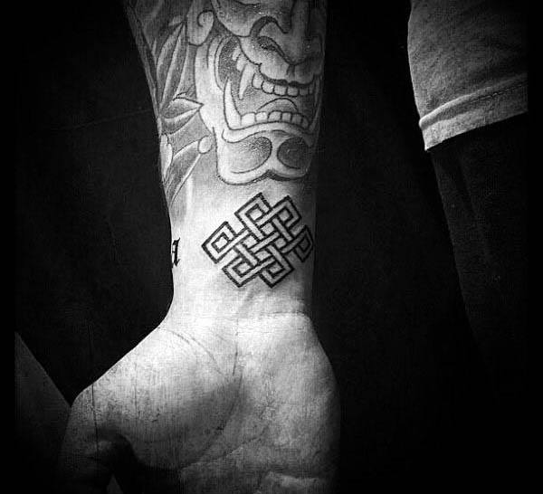 tatouage noeud infini 63