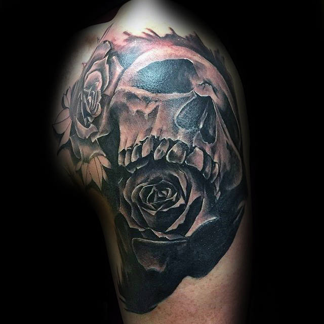 tatouage rose noire 04