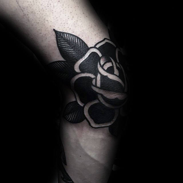 tatouage rose noire 10