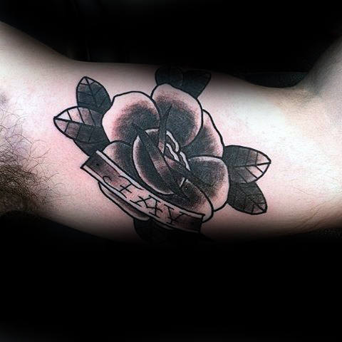 tatouage rose noire 100