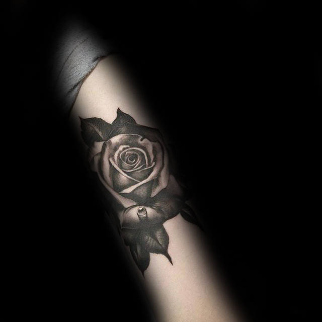 tatouage rose noire 142