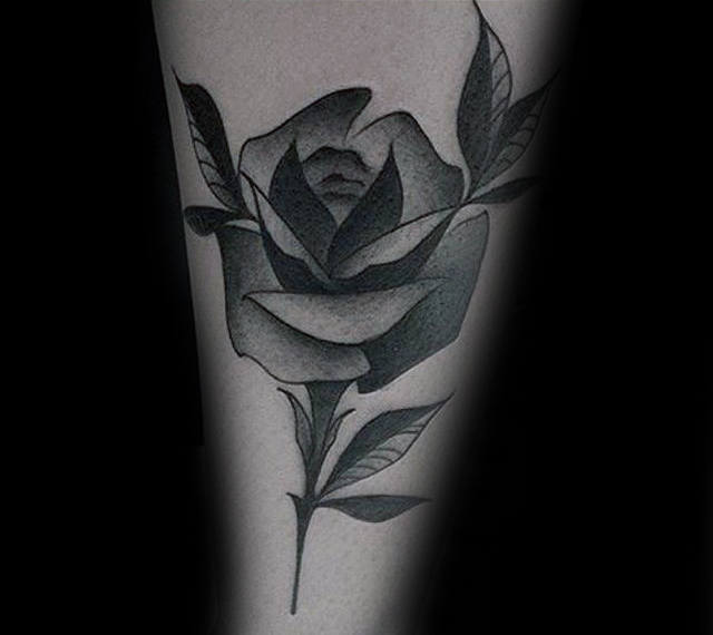 tatouage rose noire 151