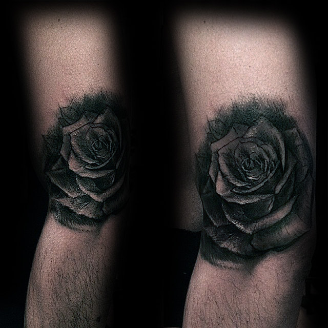 tatouage rose noire 154