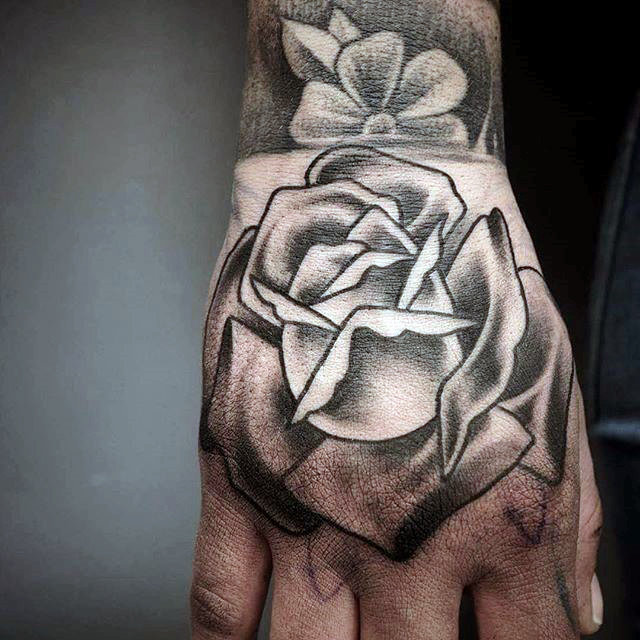 tatouage rose noire 163