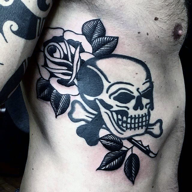 tatouage rose noire 187