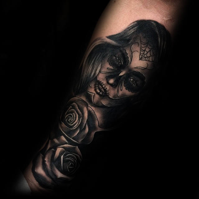 tatouage rose noire 19