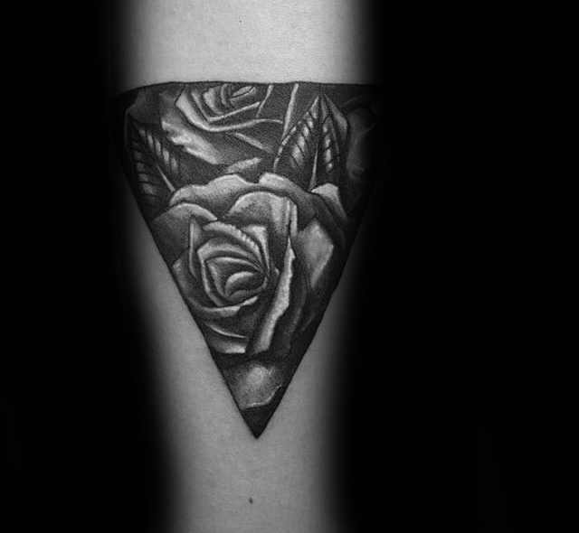 tatouage rose noire 193