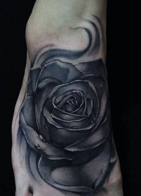 tatouage rose noire 205