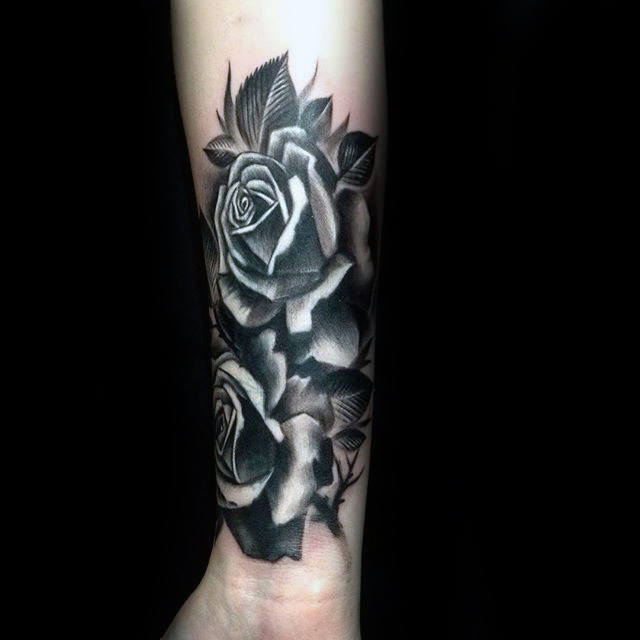 tatouage rose noire 208