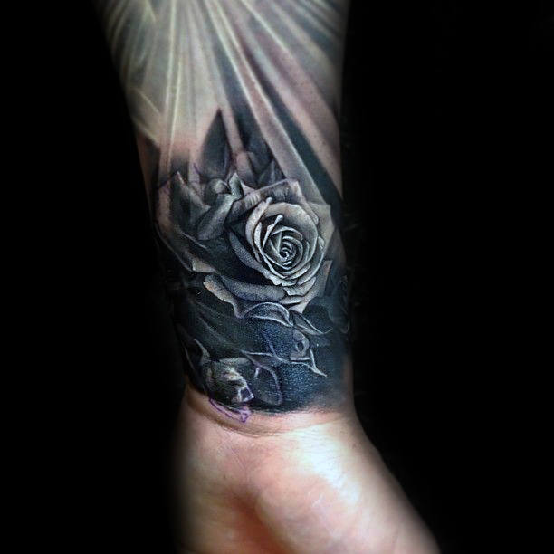 tatouage rose noire 211