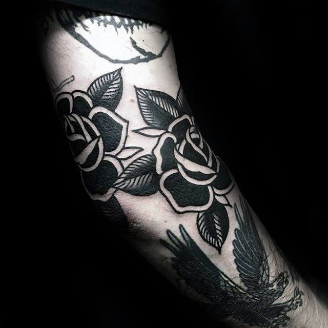 tatouage rose noire 217