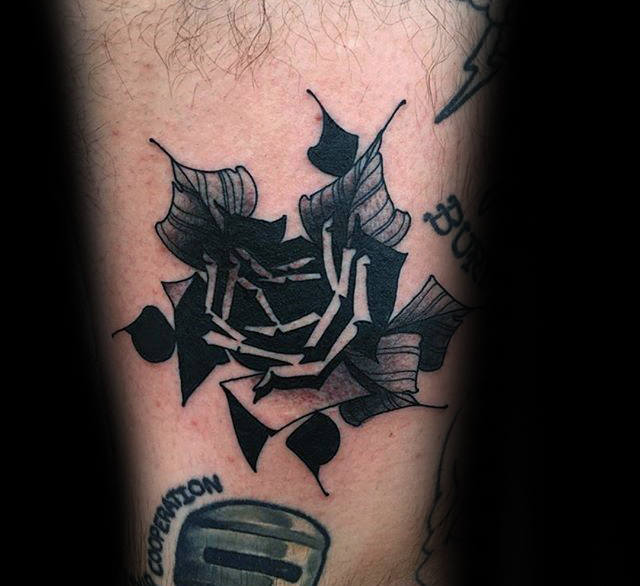 tatouage rose noire 37