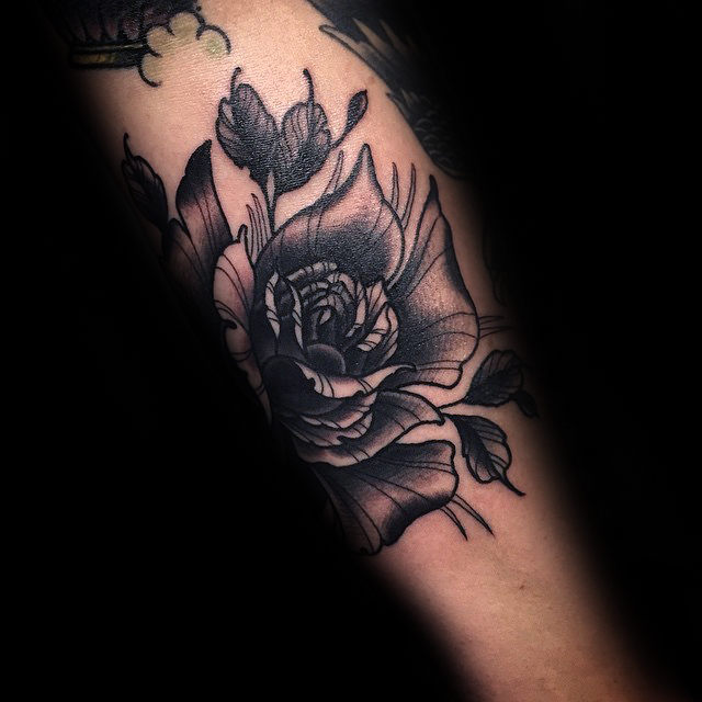 tatouage rose noire 79