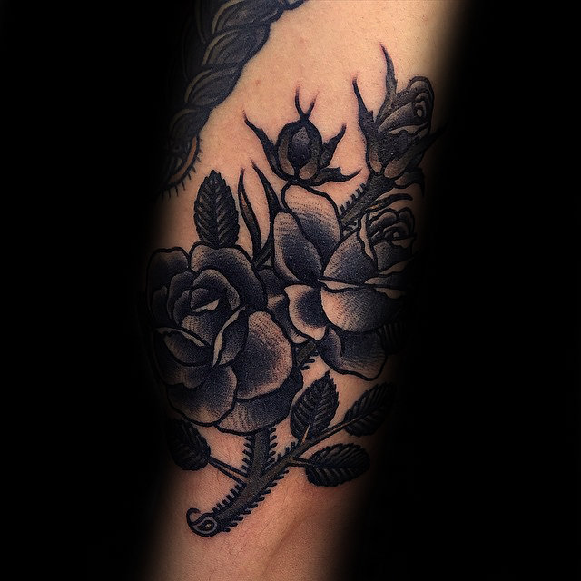 tatouage rose noire 88