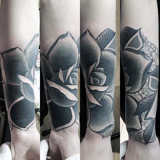 tatouage rose noire 91