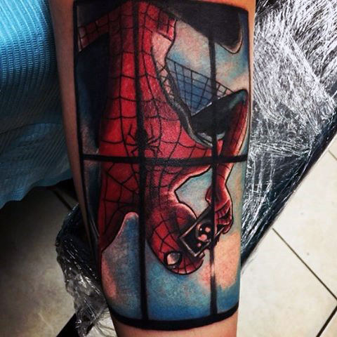 tatouage spiderman 333