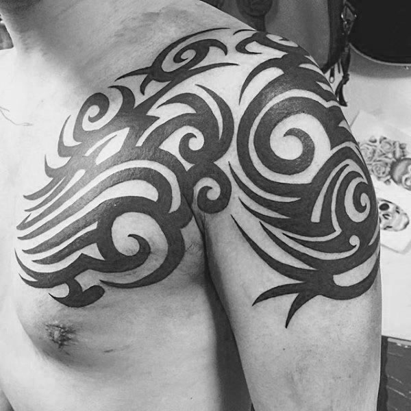 80 Tatouages tribal sur le bras (Et leur signification)