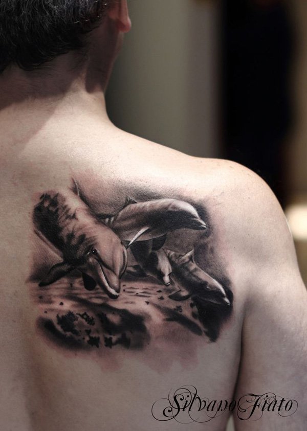 tatouage dauphin 43