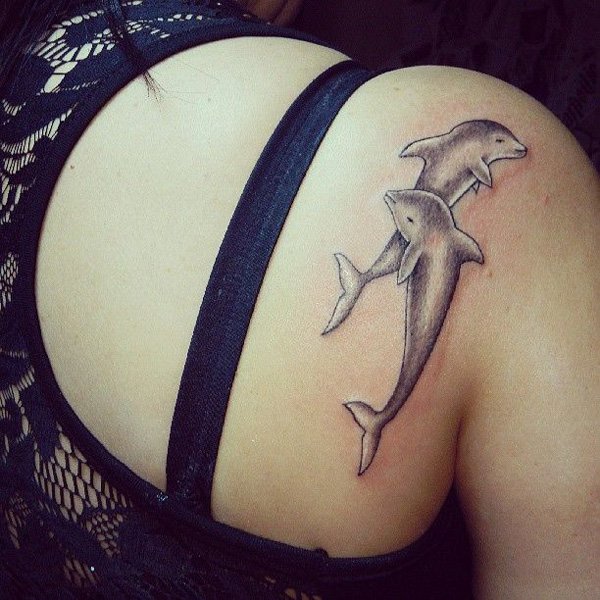 tatouage dauphin 53