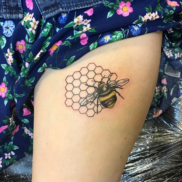 tatouage abeille 415